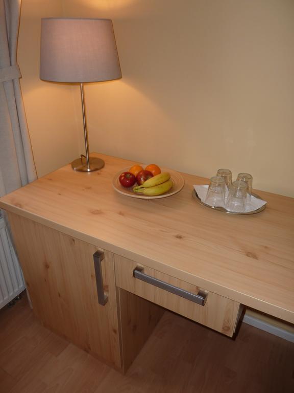 Apartments And Suites Kremnica Quarto foto