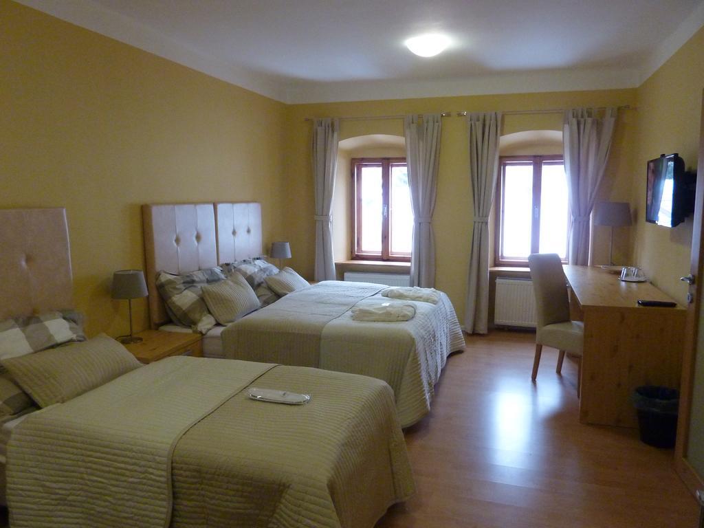 Apartments And Suites Kremnica Quarto foto